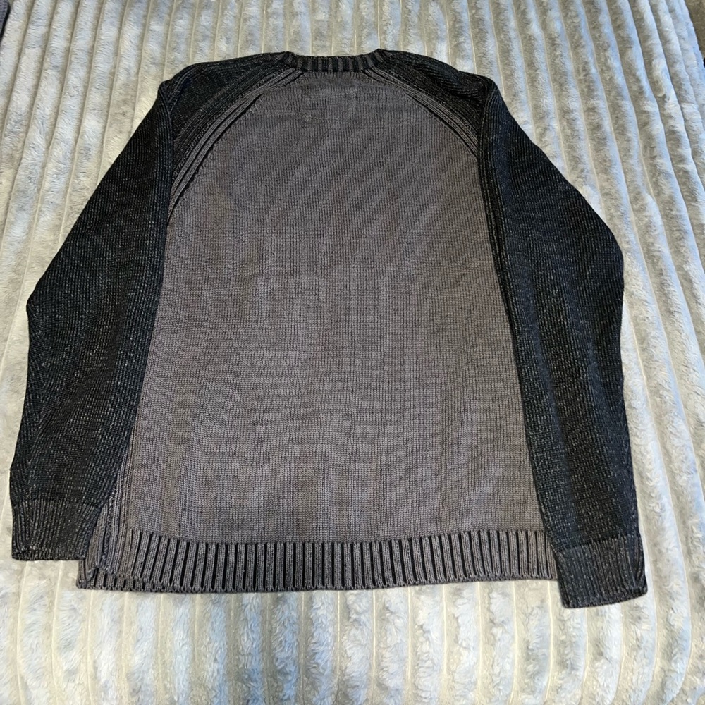 Men’s Sweater - Picture 2 of 4